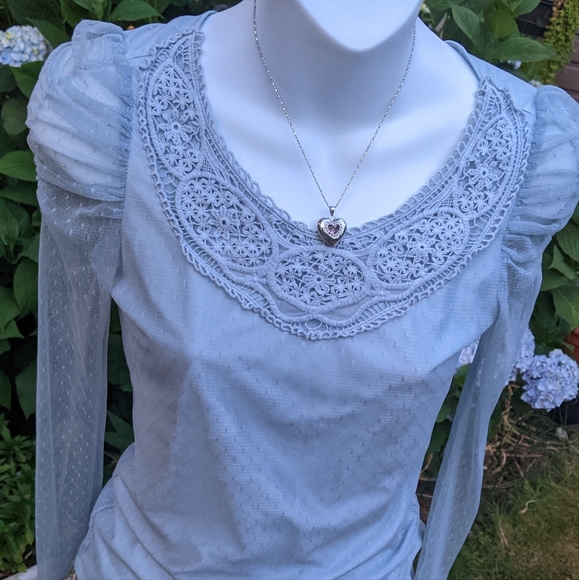 Lace blouse sheer gathered puff shoulder sleeves - Picture 2 of 10